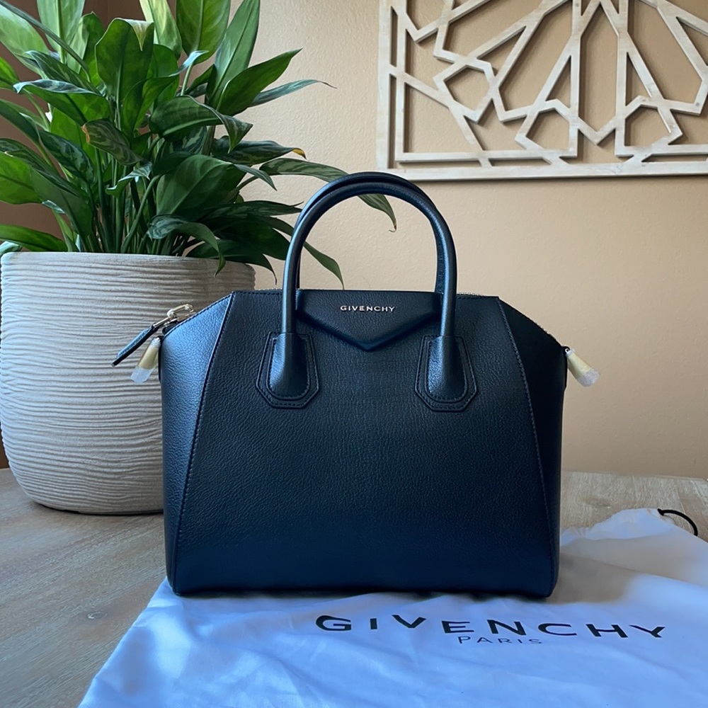 Givenchy Small Antigona Leather Satchel Black - Picture 2 of 14